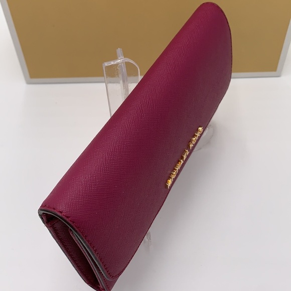MICHAEL KORS JET SET TRAVEL LG TRIFOLD MAGENTA - Picture 6 of 16